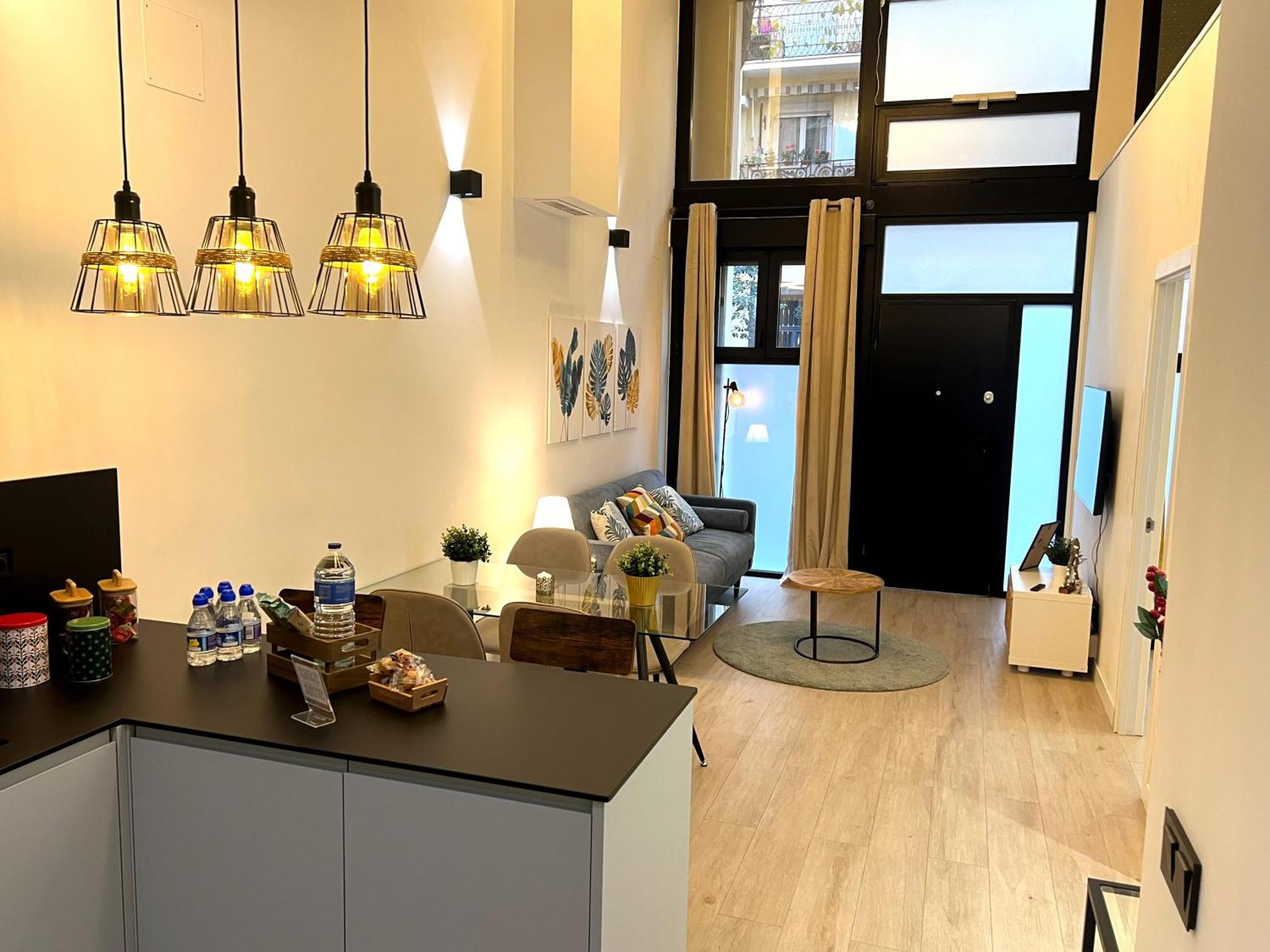 Duplex Moderno Y Acogedor Junto A Atocha Appartement Madrid Buitenkant foto