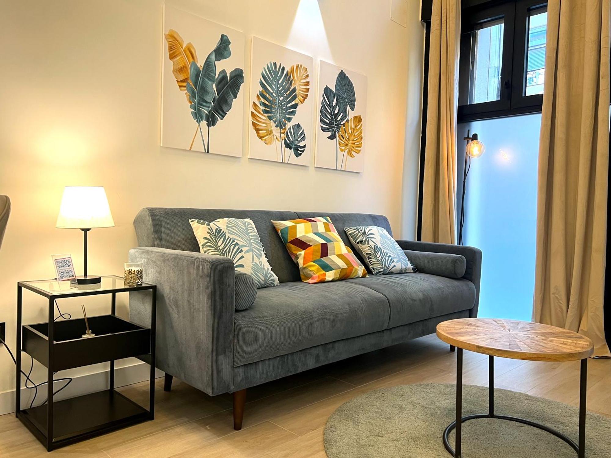 Duplex Moderno Y Acogedor Junto A Atocha Appartement Madrid Buitenkant foto