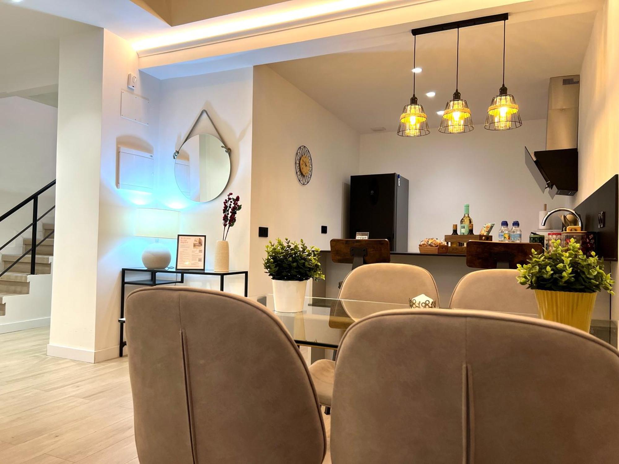 Duplex Moderno Y Acogedor Junto A Atocha Appartement Madrid Buitenkant foto