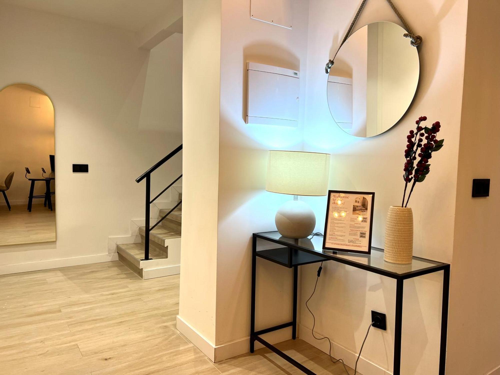 Duplex Moderno Y Acogedor Junto A Atocha Appartement Madrid Buitenkant foto