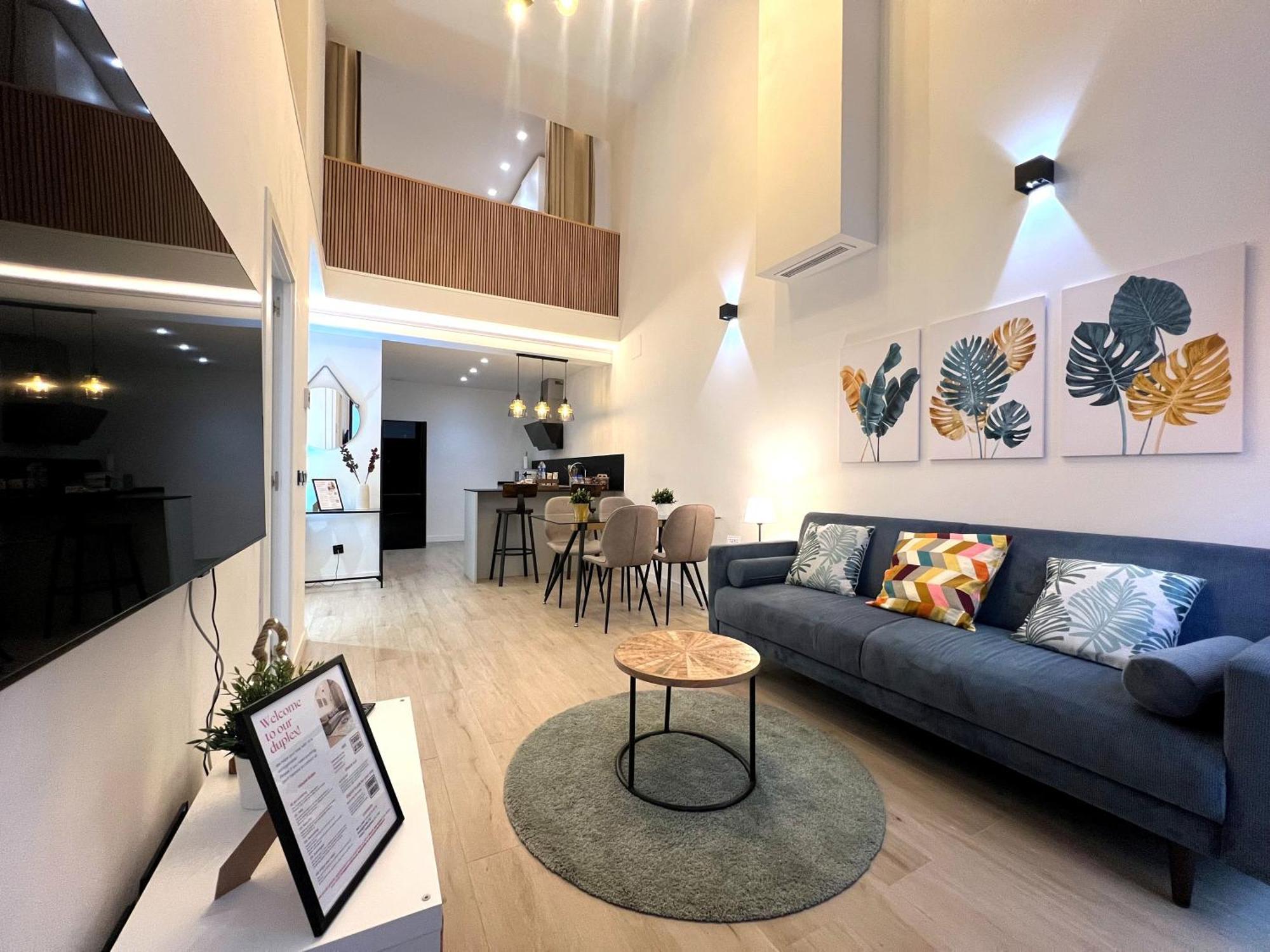 Duplex Moderno Y Acogedor Junto A Atocha Appartement Madrid Buitenkant foto